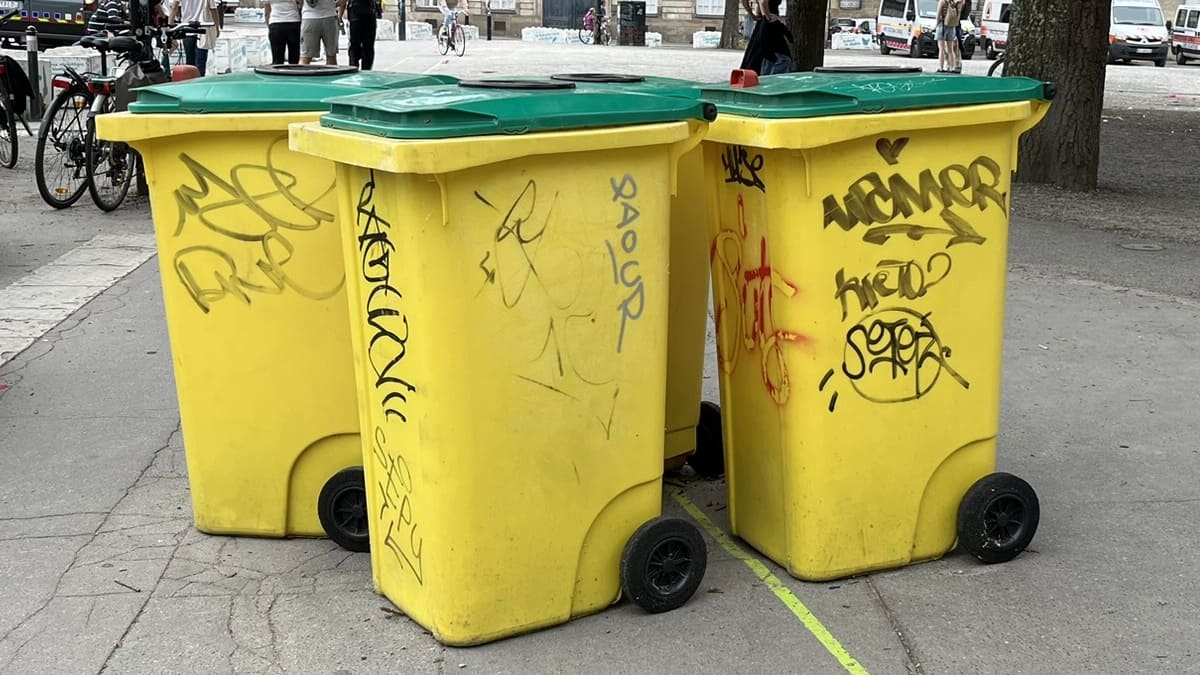 Poubelles jaunes et vertes